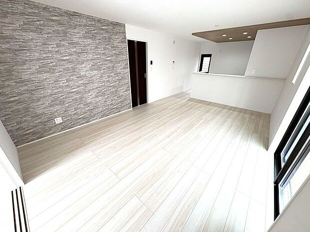 明るく開放的な広々リビング♪一家団欒の時間が増えそうです♪