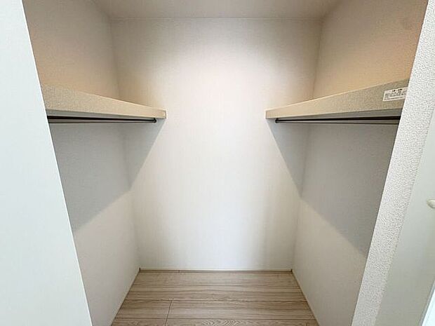 季節物の収納に便利なウォークインクローゼット完備です!