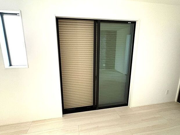 シャッター雨戸 長期の旅行や台風などの災害に役立ちます!