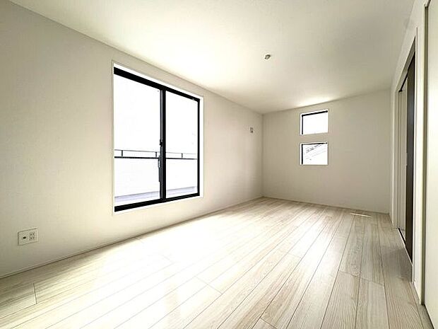 2面採光のお部屋は明るく風通しの良いお部屋です♪