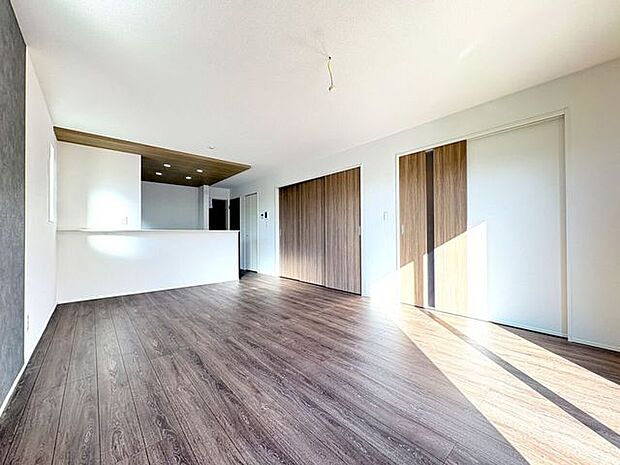 明るく開放的な広々リビング♪一家団欒の時間が増えそうです♪