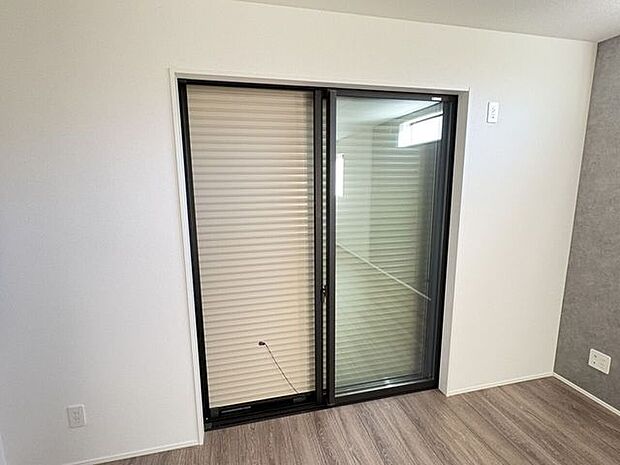 シャッター雨戸 長期の旅行や台風などの災害に役立つシャッター雨戸♪