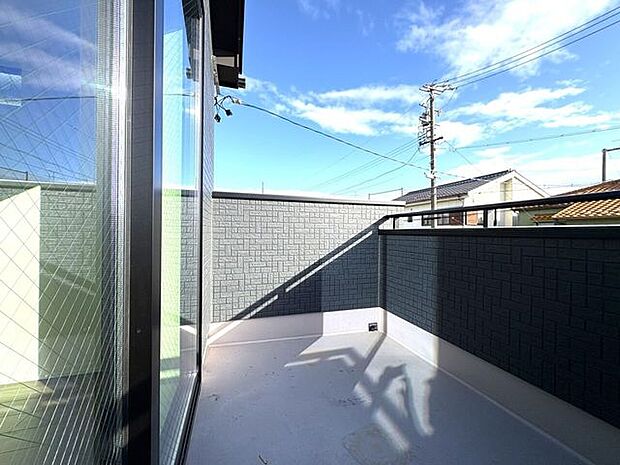 南向きバルコニー♪洗濯物スペースも確保できます!