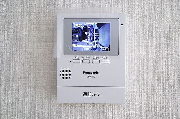 モニター付きインターホン 同仕様 訪問者の顔が確認できるのでお子様の留守番も安心ですね♪