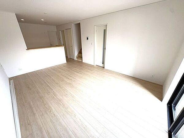 明るく開放的なリビング広々♪一家団欒の時間が増えそうです♪