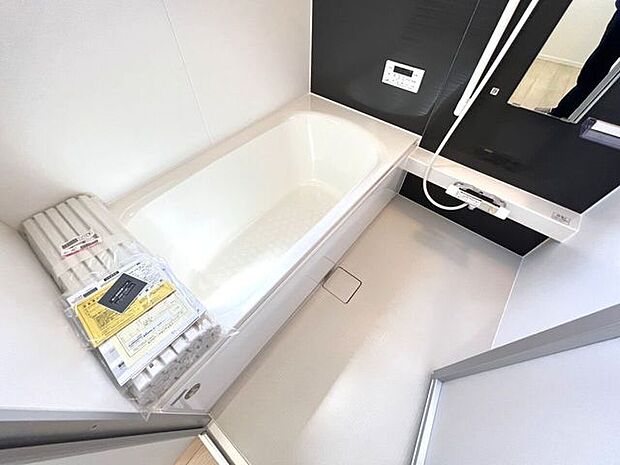 浴室　同仕様　ゆったりくつろげるバスルーム♪小窓付きで換気もバッチリです♪