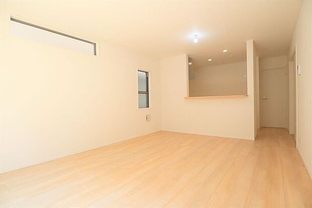 リビング　同仕様　明るく開放的なリビング広々♪一家団欒の時間が増えそうです♪