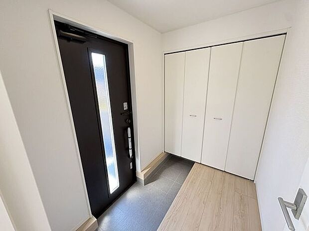 シューズボックス付きの玄関♪玄関がスッキリとお使いいただけます♪