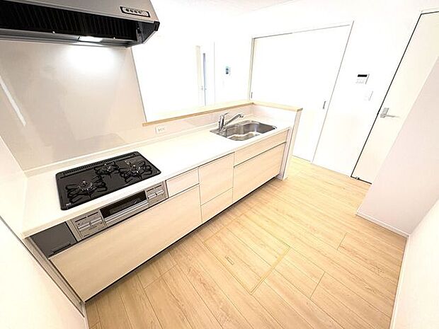 使い勝手の良いシステムキッチン♪家族の様子を見守りながらお料理ができます♪