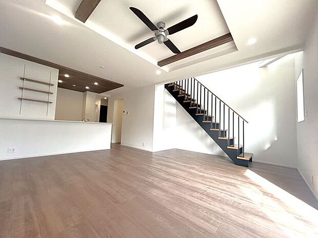 リビング 同仕様明るく開放的な広々リビング♪一家団欒の時間が増えそうです♪