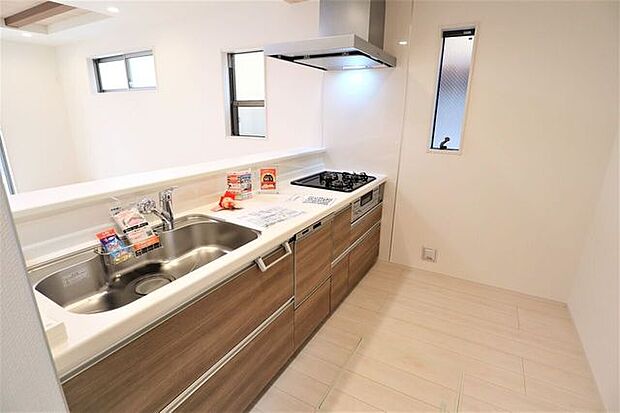 キッチン 同仕様使い勝手の良いカウンターシステムキッチン♪家族の様子を見守りながら家事ができます♪