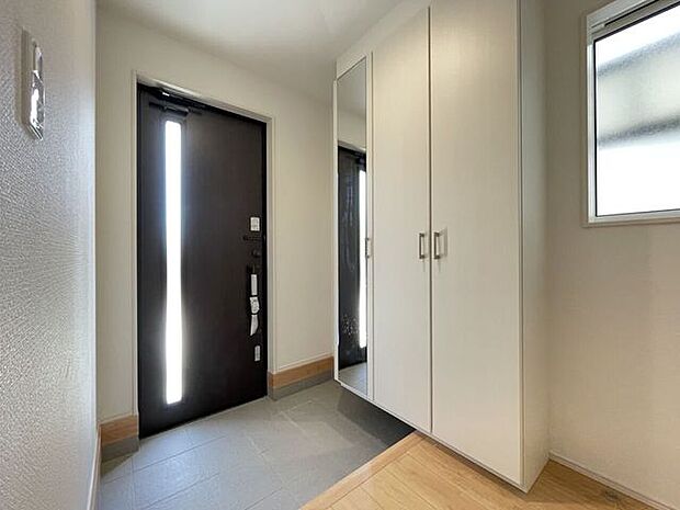 玄関 同仕様シューズボックス付きの玄関♪玄関がスッキリとお使いいただけます♪