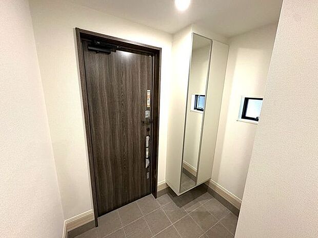 シューズボックス付きの玄関♪玄関がスッキリとお使いいただけます♪