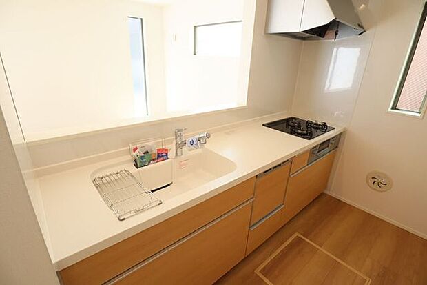 キッチン 同仕様 使い勝手の良いシステムキッチン♪家族の様子を見守りながらお料理ができます♪