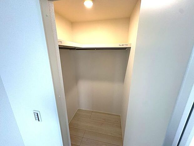 季節物の収納に便利なウォークインクローゼット！