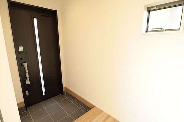 玄関 同仕様 シューズボックス付きの玄関♪玄関がスッキリとお使いいただけます♪