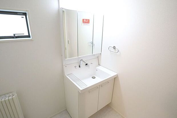 洗面所 同仕様 シャワー付き洗面化粧台♪朝の身支度も楽々♪