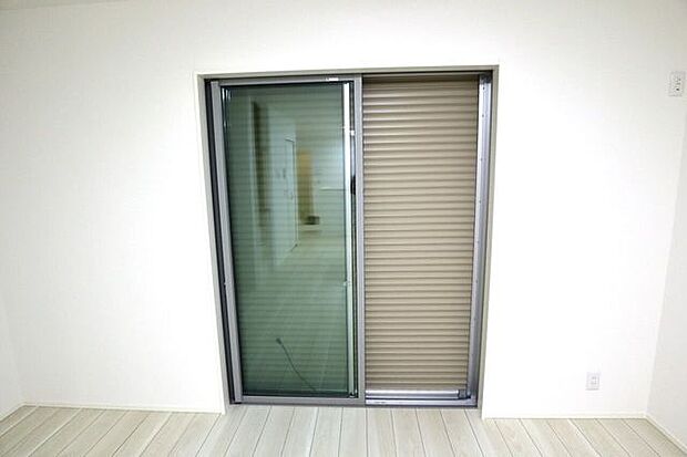 シャッター雨戸 同仕様 長期の旅行や台風などの災害に役立つシャッター雨戸♪