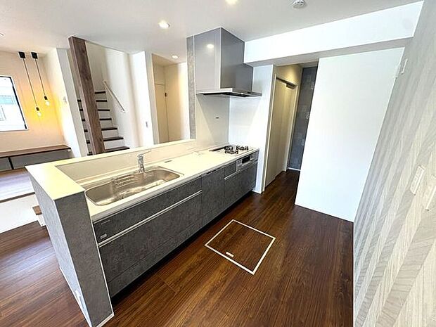 カウンターシステムキッチン♪食洗器・シャワー水栓・浄水器付き！開放感のあるキッチンです♪