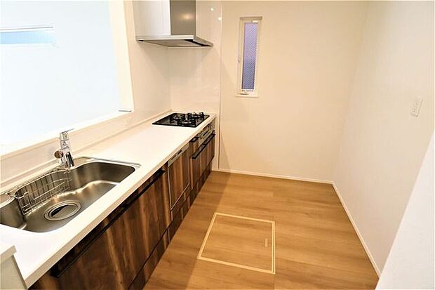 キッチン 同仕様使い勝手の良いカウンターシステムキッチン♪家族の様子を見守りながら家事ができます♪