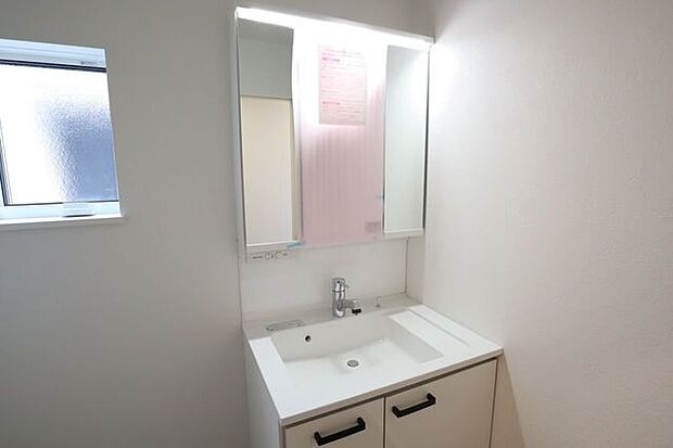 洗面所 同仕様 シャワー付き洗面化粧台♪朝の身支度も楽々♪