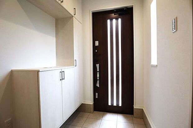 玄関 同仕様シューズボックス付きの玄関♪玄関がスッキリとお使いいただけます♪