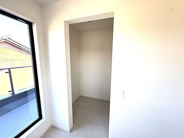 季節物の収納に便利なウォークインクローゼット完備♪