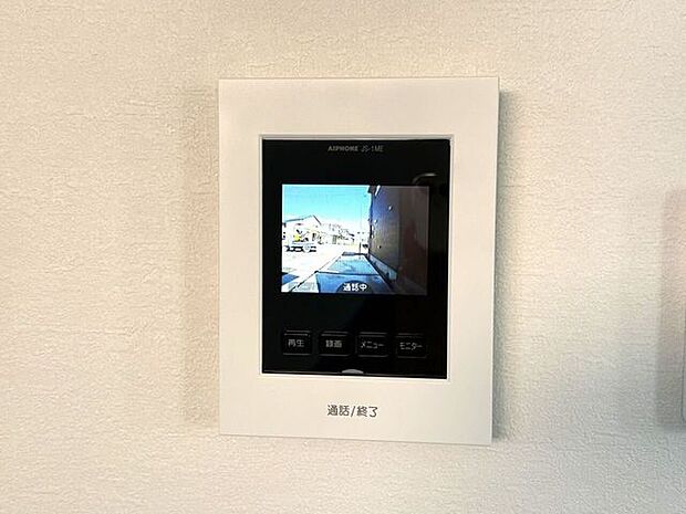 モニター付きインターホン 訪問者の顔が確認できるのでお子様の留守番も安心ですね♪