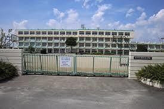 甚目寺東小学校 880m