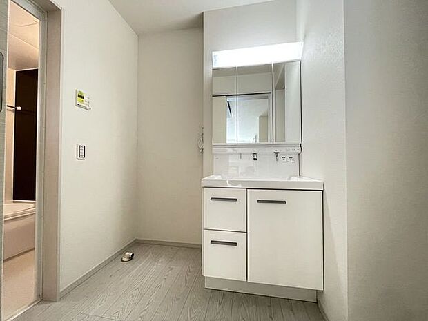 洗面所 同仕様 シャワー付き洗面化粧台♪朝の身支度も楽々♪