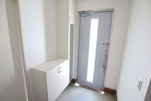 玄関 同仕様シューズボックス付きの玄関♪玄関がスッキリとお使いいただけます♪