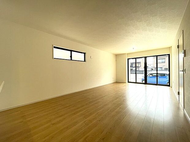 リビング 同仕様明るく開放的な広々リビング♪一家団欒の時間が増えそうです♪