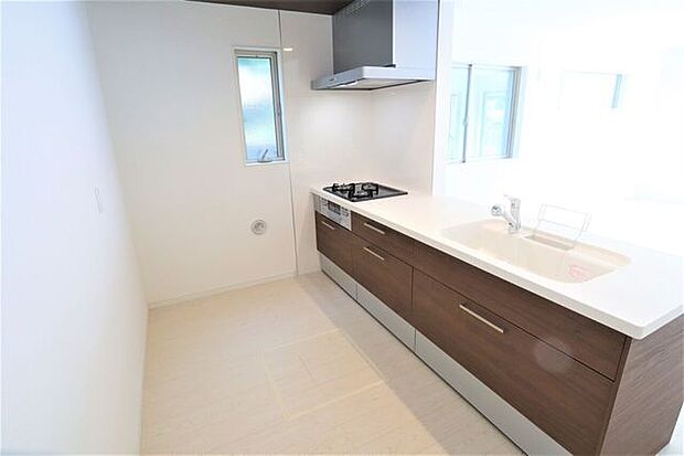 キッチン 同仕様 使い勝手の良いシステムキッチン♪家族の様子を見守りながらお料理ができます♪