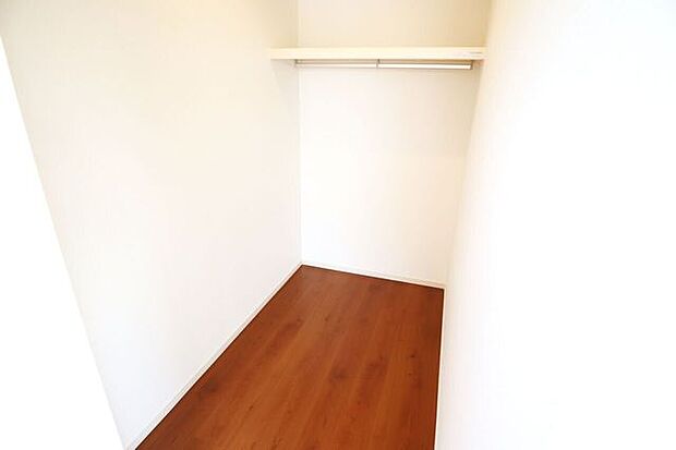 ウォークインクローゼット 同仕様 季節物の収納に便利なウォークインクローゼット!