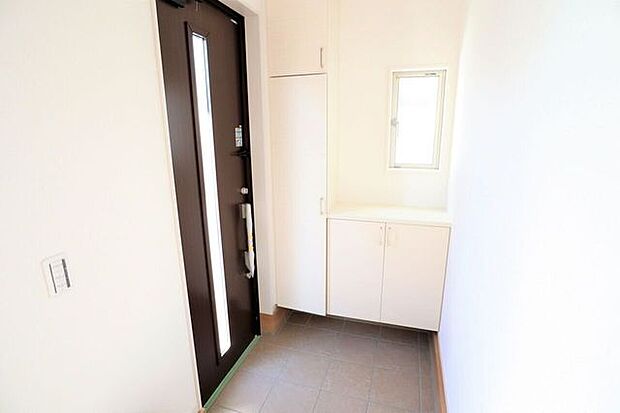 玄関 同仕様 シューズボックス付きの玄関♪玄関がスッキリとお使いいただけます♪