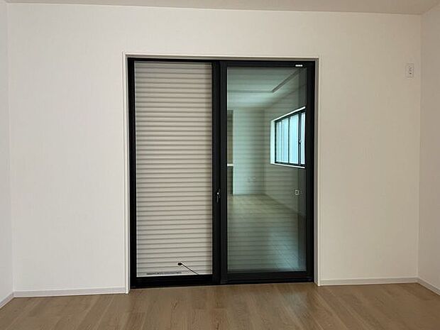 シャッター雨戸 同仕様 長期の旅行や台風などの災害に役立つシャッター雨戸♪