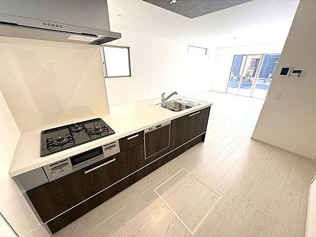 使い勝手の良いシステムキッチン♪家族の様子を見守りながらお料理ができます♪