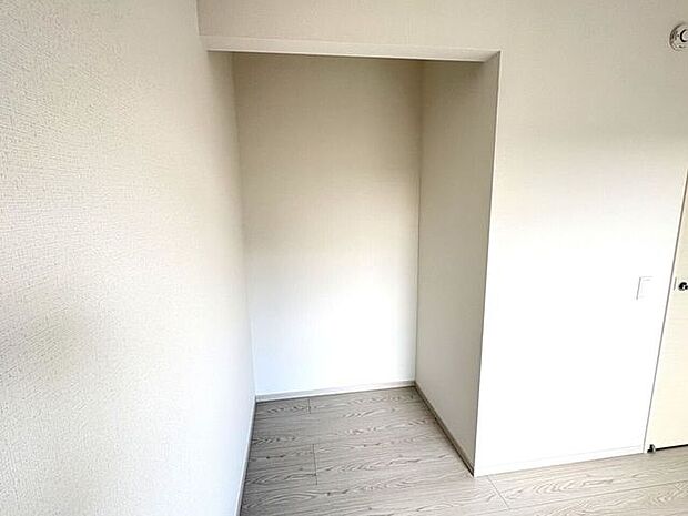 人気のオープンクローゼット!お部屋がスッキリ片付きます♪