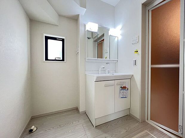 洗面所 同仕様 シャワー付き洗面化粧台♪朝の身支度も楽々♪