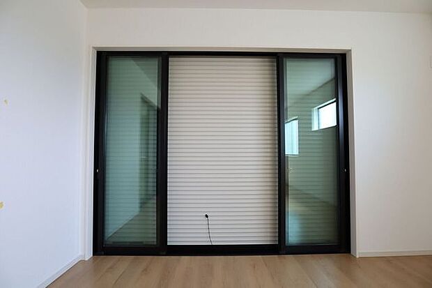 シャッター雨戸 同仕様 長期の旅行や台風などの災害に役立つシャッター雨戸♪