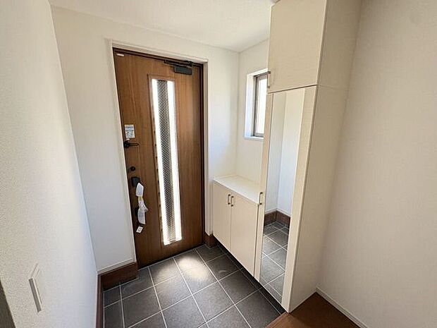 シューズボックス付きの玄関♪玄関がスッキリとお使いいただけます♪