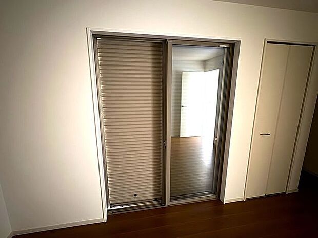 シャッター雨戸　長期の旅行や台風などの災害に役立ちます！