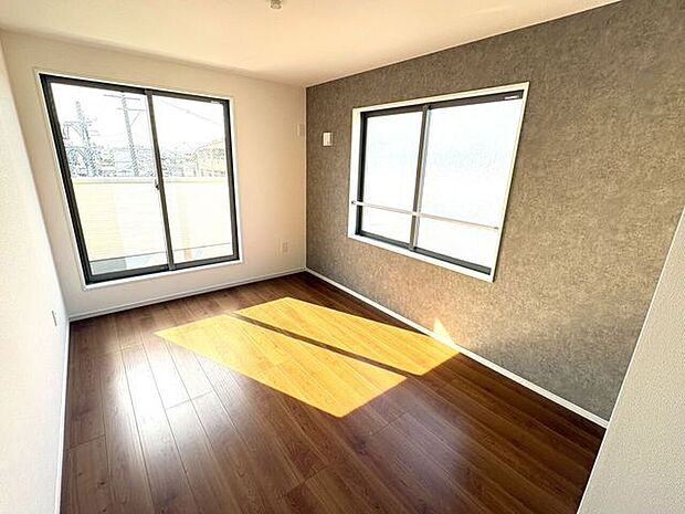 2面採光のお部屋は明るく風通しの良いお部屋です♪