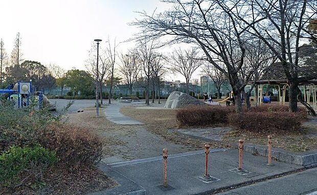 高畑公園 90m