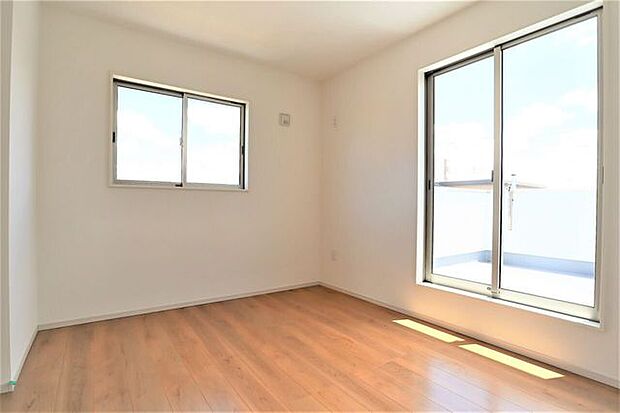 洋室　同仕様2面採光のお部屋は明るく風通しの良いお部屋です♪