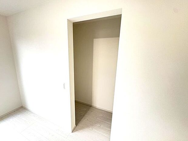 季節物の収納に便利なウォークインクローゼット完備です！