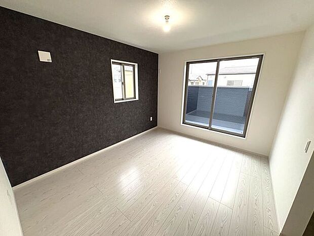 2面採光のお部屋は明るく風通しの良いお部屋です♪