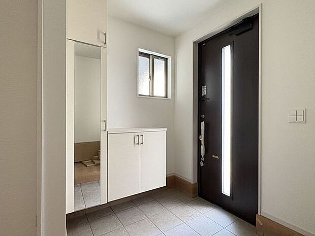 シューズボックス付きの玄関♪玄関がスッキリとお使いいただけます♪