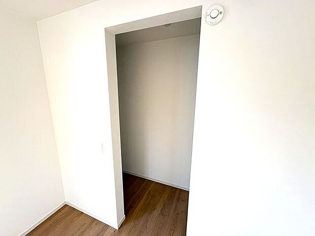 季節物の収納に便利なウォークインクローゼット完備です！