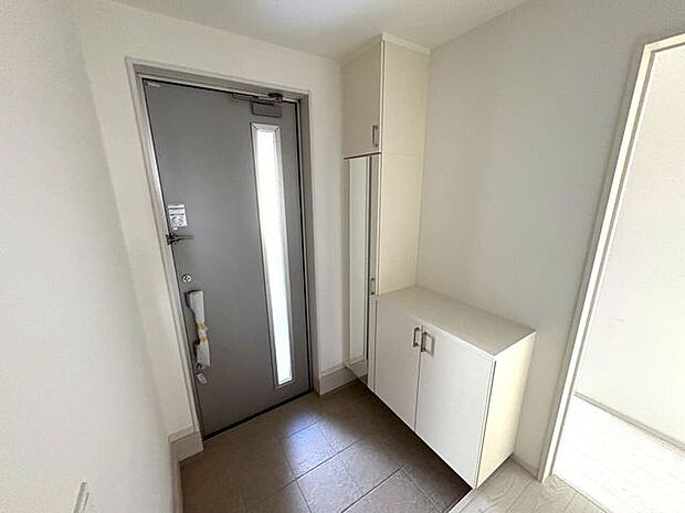 シューズボックス付きの玄関♪玄関がスッキリとお使いいただけます♪